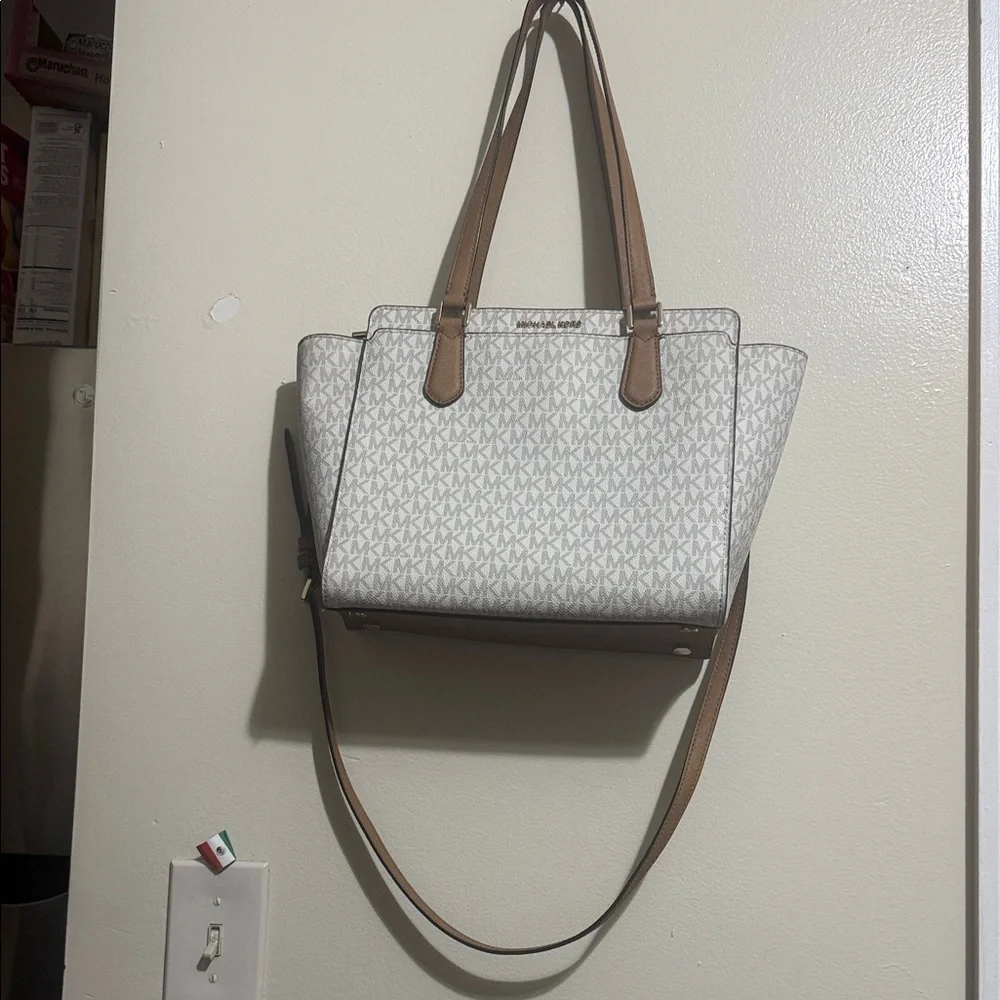 Michael Kors White and Tan Tote Bag - Picture 1 of 7